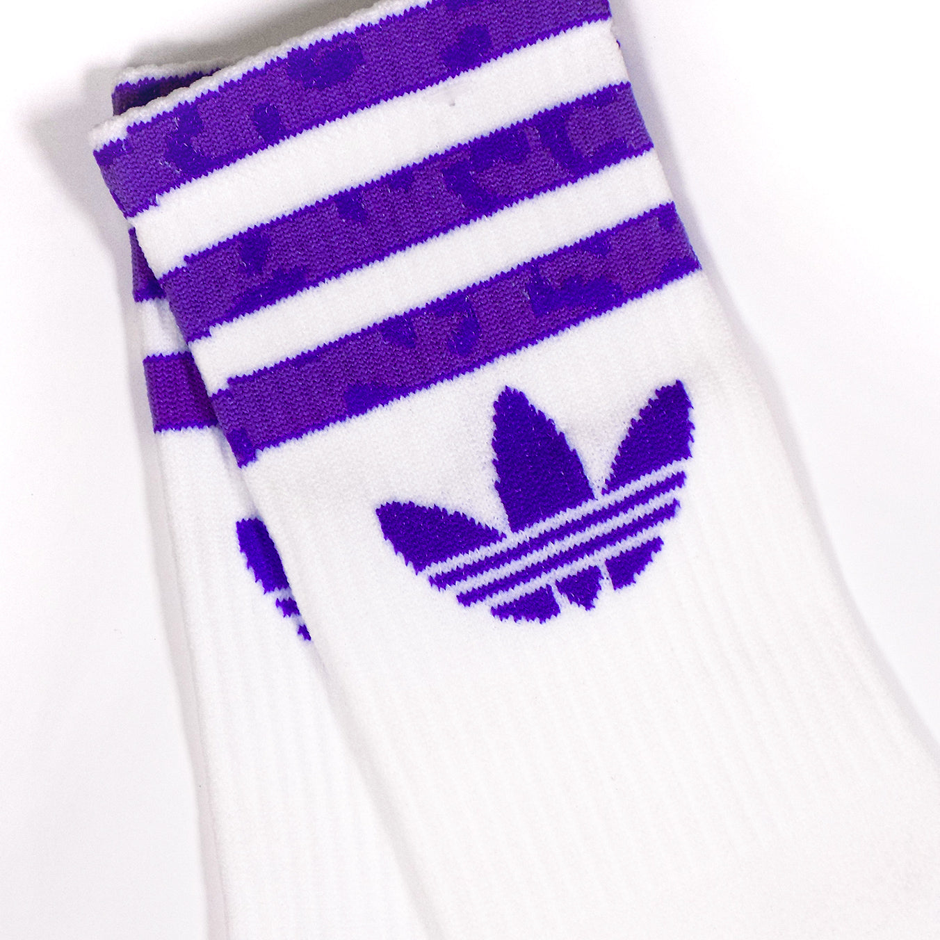 Calcetas Adidas blancas con morado